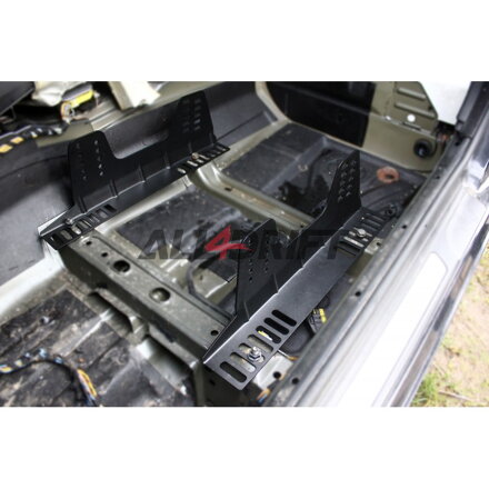 Konzoly V2 (držáky) pro závodní sedačky BMW E36/E46 - umístění sedačky na střed