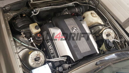 Držáky motoru BMW E30 V8